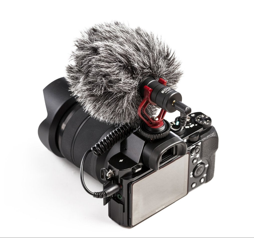 ميكروفون BOYA BY-BM3031 Super-Cardioid مثبت على الكاميرا - مكسب 3 مواضع، مرشح تردد عالي 80 هرتز، مقبس سماعة رأس، حامل للصدمات