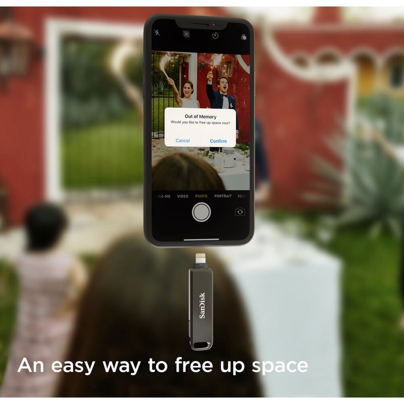 محرك أقراص فلاش SanDisk iXpand Luxe سعة 64 جيجابايت - موصلات USB Type-C وLightning مزدوجة، USB 3.1 الجيل الأول، تصميم دوار معدني بالكامل، نسخ احتياطي تلقائي لجهاز iPhone