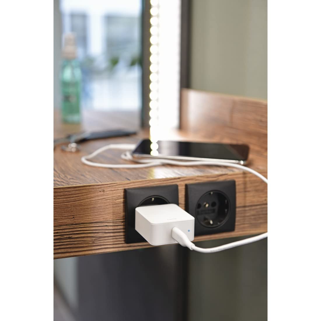 كابل شحن ونقل بيانات من USB-C إلى Lightning من Hama 183295 بطول 1 م، معتمد من Apple MFi، يدعم الشحن السريع بتقنية توصيل الطاقة، USB 2.0 بسرعة 480Mbps، بتيار يصل إلى 3A، لأجهزة iPhone وiPad وiPod، باللون الأبيض