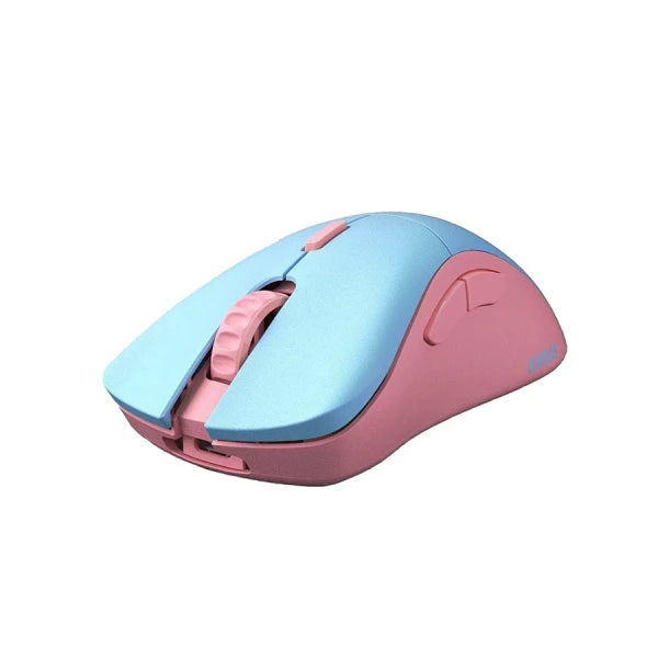 فأرة الألعاب اللاسلكية Glorious Model D Pro لون سكايلاين أزرق/وردي – خفيفة الوزن للغاية 58 جرام، مستشعر BAMF بدقة 19,000 DPI، اتصال 2.4 جيجاهرتز بدون تأخير، بطارية تدوم أكثر من 80 ساعة، تصميم مريح لليد اليمنى، 6 أزرار قابلة للبرمجة، أقدام PTFE