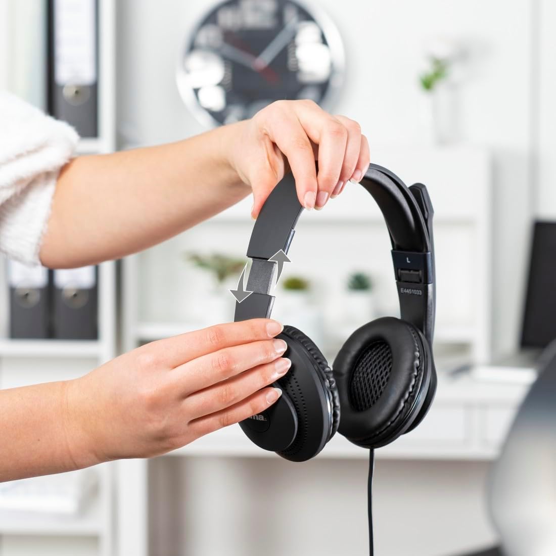 Hama HS-USB300 PC Office Headset , Stereo Sound , USB-A Connection , Adjustable Microphone , In-Line Volume Control & Mic Mute , Padded Headband & Earpads – Black