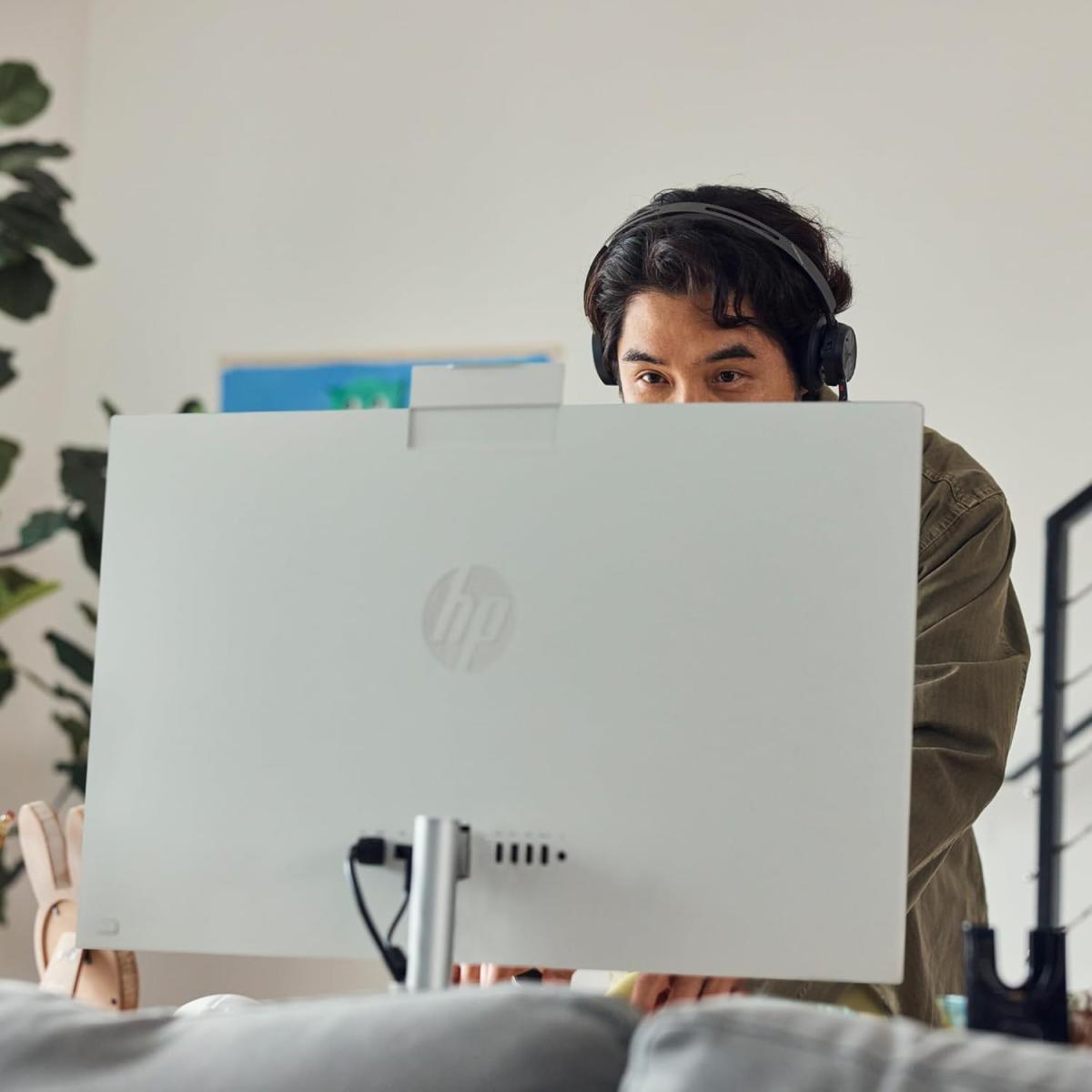 كمبيوتر HP الكل في واحد 24-cr1010ne - شاشة 24 بوصة FHD 60 هرتز - معالج Intel Core Ultra 5 125U - ذاكرة عشوائية 16 جيجابايت - قرص تخزين SSD بسعة 512 جيجابايت - بطاقة رسومات مشتركة - نظام تشغيل ويندوز 11 برو K