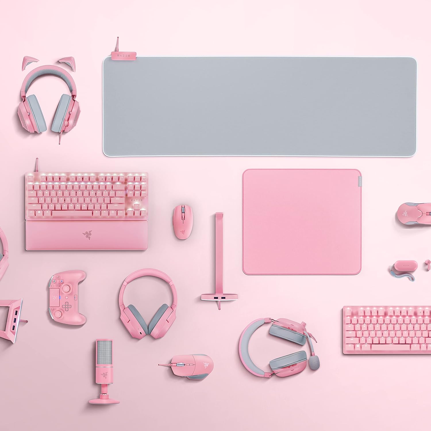 Razer Goliathus Chroma Extended – Soft Gaming Mouse Mat with Razer