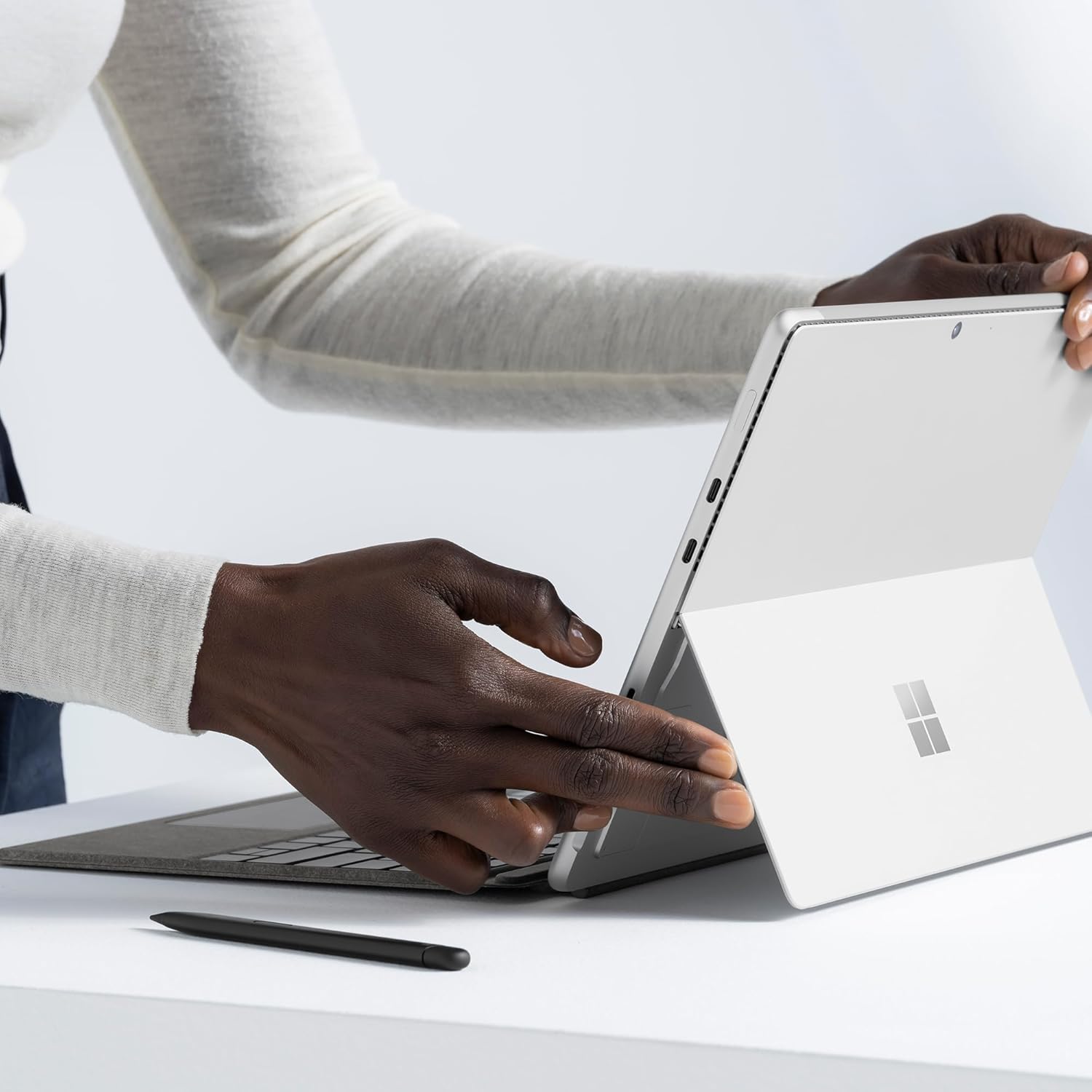 لوحات مفاتيح Microsoft Pro Flex مع قلم رفيع