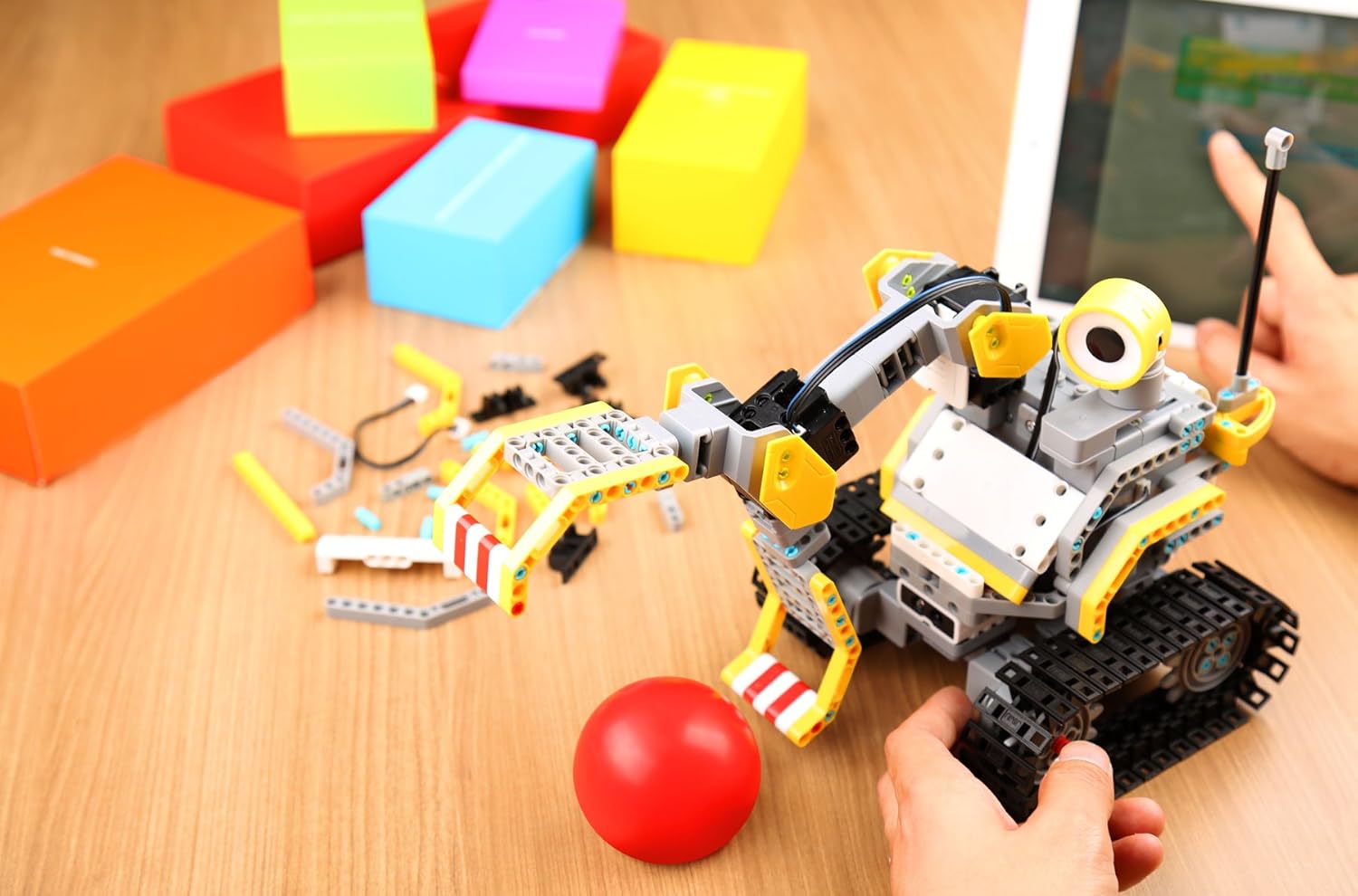 UBTECH JIMU Robot BuilderBots Kit – طقم بناء وبرمجة GrabberBot أو DigBot مع 357 قطعة، حساسات وبرمجة Blockly