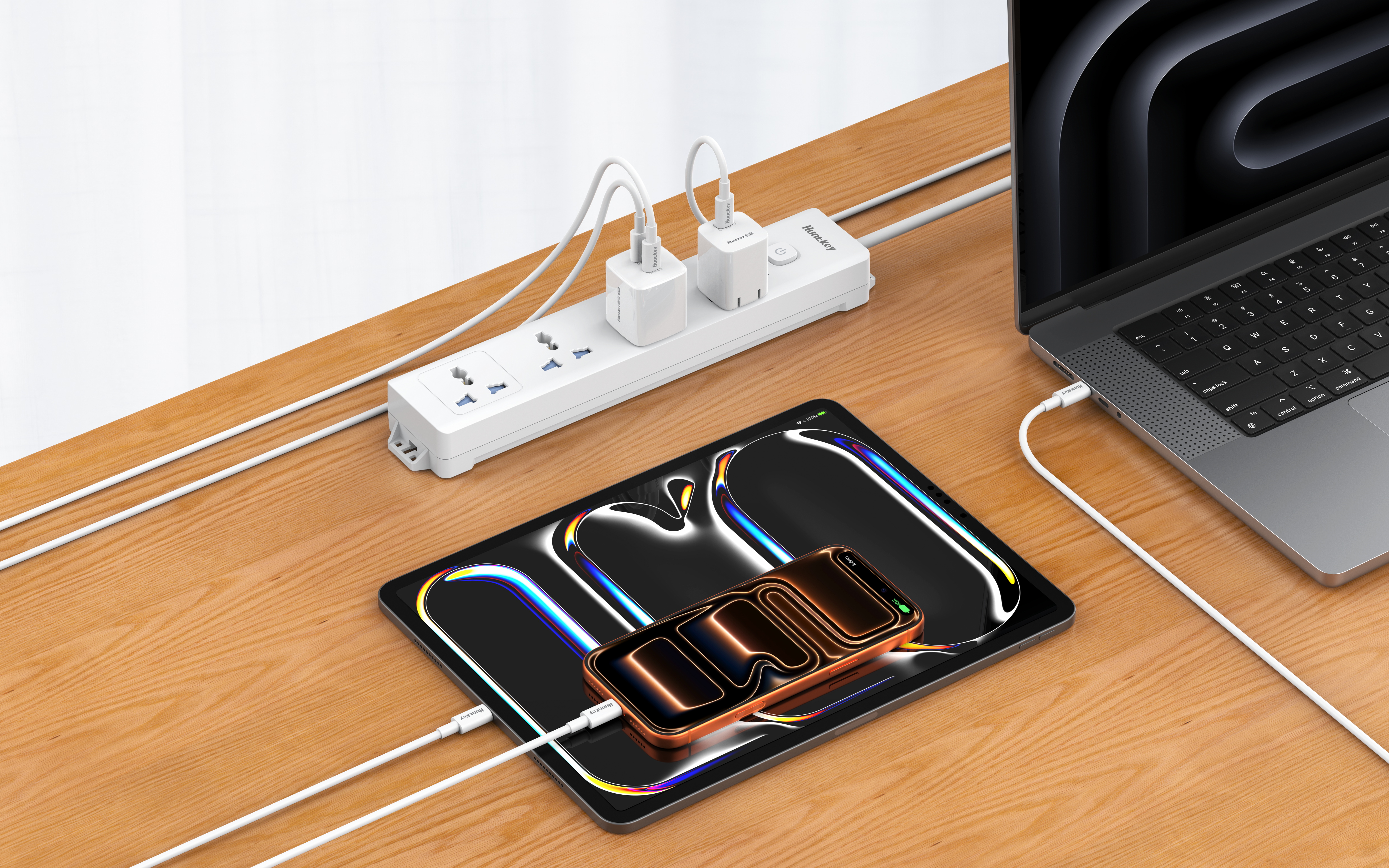 موزع طاقة Huntkey DMB401، 4 مقابس عالمية، كابل تمديد قوي بطول 3 أمتار، قدرة تحميل قصوى 2500 واط، تصميم مقاوم للهب، حماية من التيار الزائد، تصميم للتثبيت على الحائط