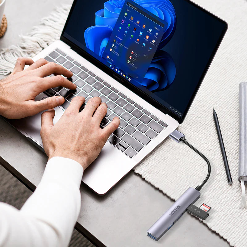 UNITEK uHUB 4-in-1 USB-A Hub محور USB متعدد المنافذ عالي السرعة يصل إلى 5 جيجابت في الثانية