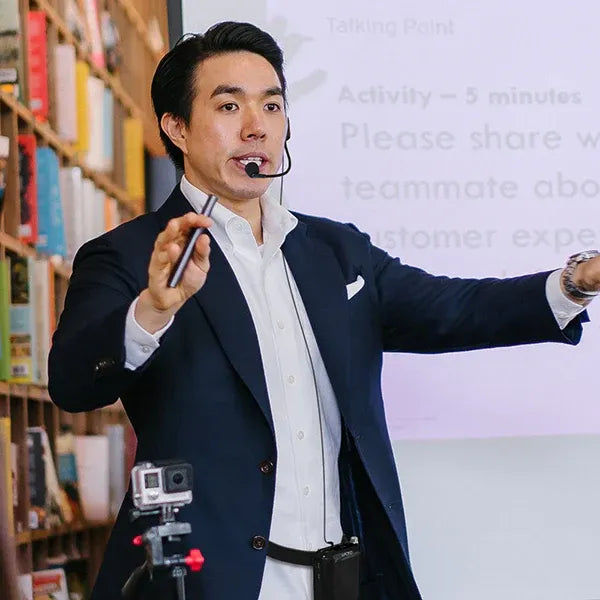 ماونو AU-C01 مكبر صوت للصوت – مكبر صوت محمول قابل لإعادة الشحن بقوة 10 واط مع ميكروفون رأس، ومشبك خصر، وصوت واضح للتدريس، والمرشدين السياحيين، والعروض التقديمية