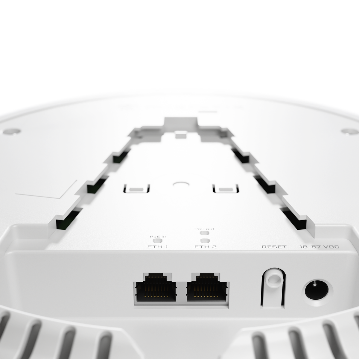 نقطة وصول سقفية MikroTik cAP ax مزودة بتقنية AX Wi-Fi 6، ووحدة معالجة مركزية رباعية النواة، وذاكرة وصول عشوائي (RAM) سعة 1 جيجابايت، ومنفذي جيجابت، وتقنية PoE، ونظام تشغيل RouterOS v7، وتصميم مخفي