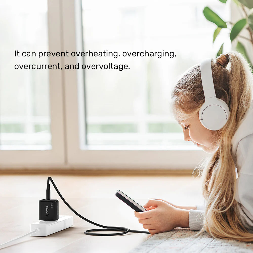 Unitek 35W GaN Travel Charger – Dual Port USB-C PD 3.0 & USB-A QC 3.0 - Ultra-Compact Design - Foldable Plug -  Includes EU & UK Adapters