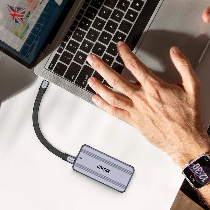 علبة وحدة تخزين M.2 SSD من UNITEK بسرعة 40 جيجابت في الثانية USB4 — علبة خارجية عالية السرعة لوحدة تخزين NVMe مع منفذ USB-C، تصميم تبريد من الألمنيوم، تركيب بدون أدوات