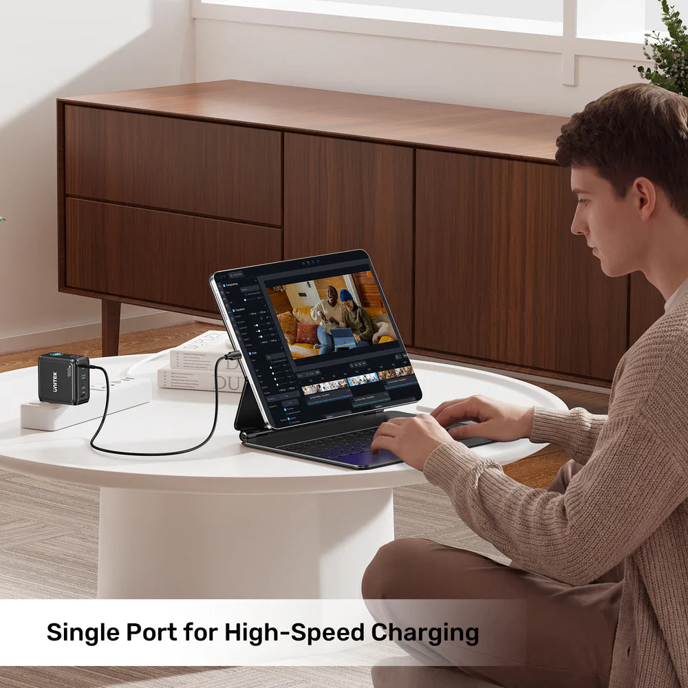 UNITEK Rexo 100W 4-Port GaN Charger with Smart Display – 3×USB-C, USB-A, PD 3.0, PPS, EU Plug