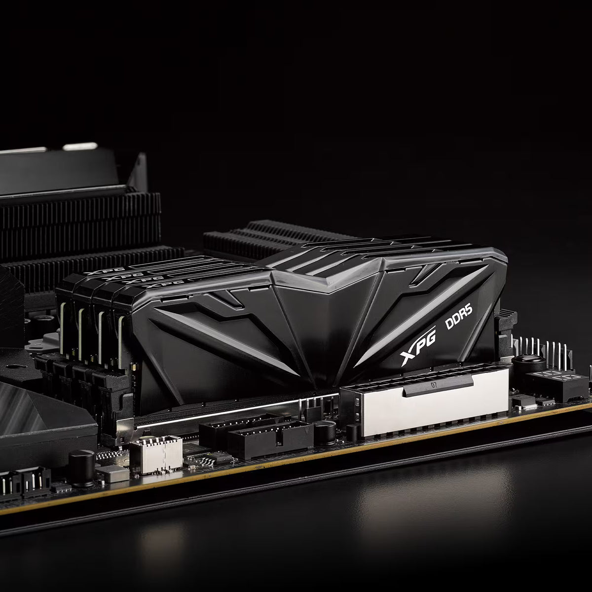 ذاكرة RAM مكتبية XPG ARMAX RGB DDR5 بسعة 16GB، بسرعة 5600 MT/s، من نوع U-DIMM، متوافقة مع Intel XMP 3.0 وAMD EXPO، ذاكرة ألعاب RGB، سوداء
