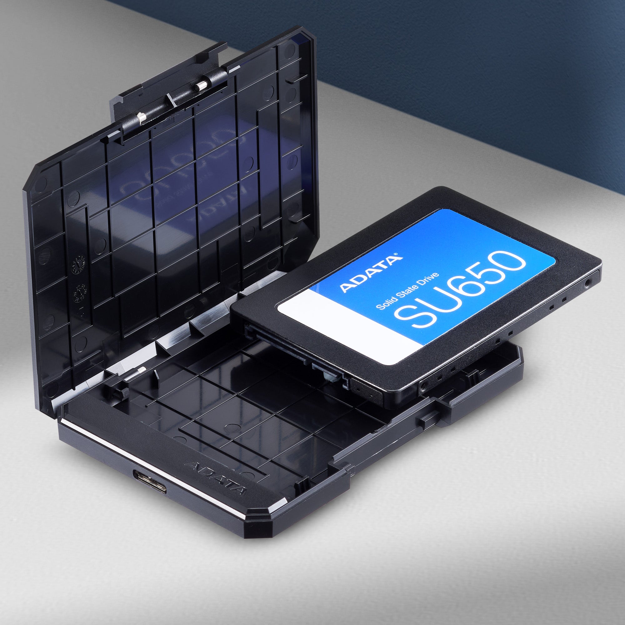 علبة ADATA EC600 الخارجية لمحرك الأقراص الصلبة/SSD مقاس 2.5 بوصة