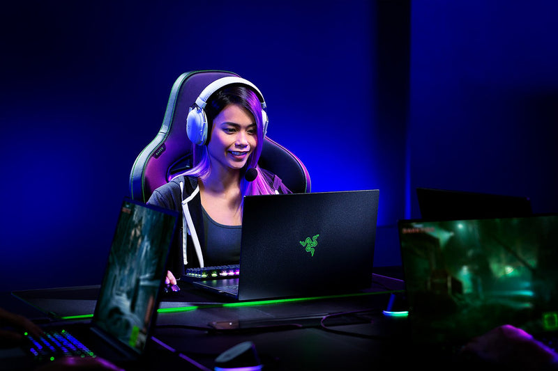 Razer BlackShark V2 Pro Wireless Gaming Headset Edition: 50MM Titanium Drivers - HyperClear Super Wideband Mic - Noise-isolating Earcups - 70 Hour Battery Life - Black