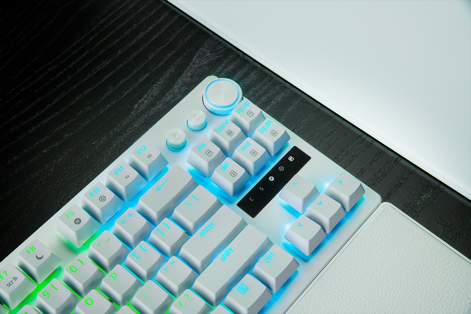 Razer Huntsman V3 Pro Tenkeyless - لوحة مفاتيح رياضية إلكترونية بصرية تناظرية TKL بضغطة زر سريعة وتشغيل سريع (تعديلات سريعة مدمجة، قرص متعدد الوظائف وأزرار) تصميم أمريكي | أبيض 