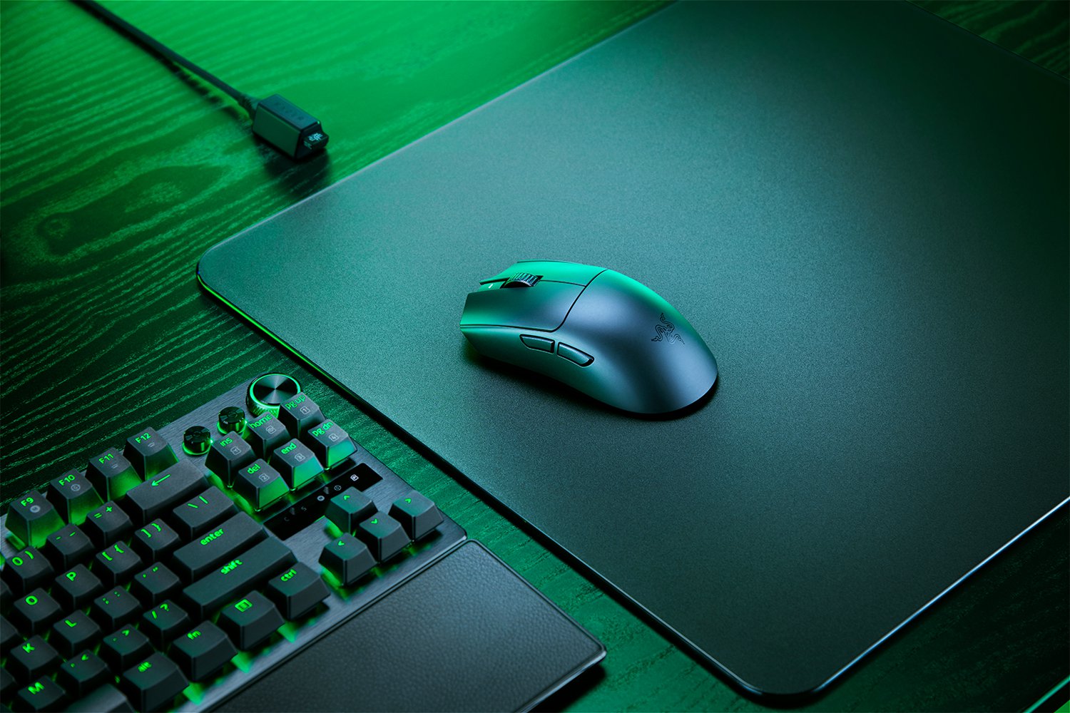 ماوس ألعاب لاسلكي فائق الخفة Razer Viper V3 Pro SE، مستشعر Focus Pro بدقة 35,000 DPI، وزن 54 جرام، تقنية HyperSpeed اللاسلكية، بطارية تدوم 95 ساعة، أسود