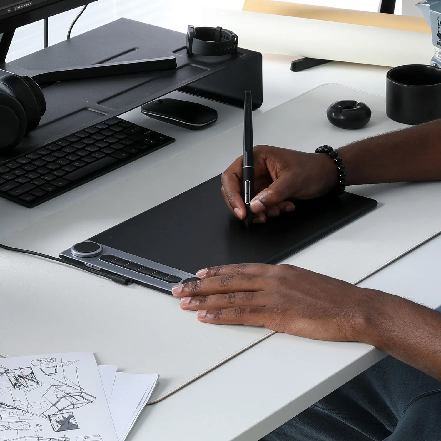 HUION GRAPHIC TABLET Q630M Inspiroy Dial 2 Bluetooth Wireless Graphics Drawing Tablet with Dual Dials Battery-Free Stylus PW517 for Digital Art and Graphics Design, Compatible with Mac, Windows, Linux, Android