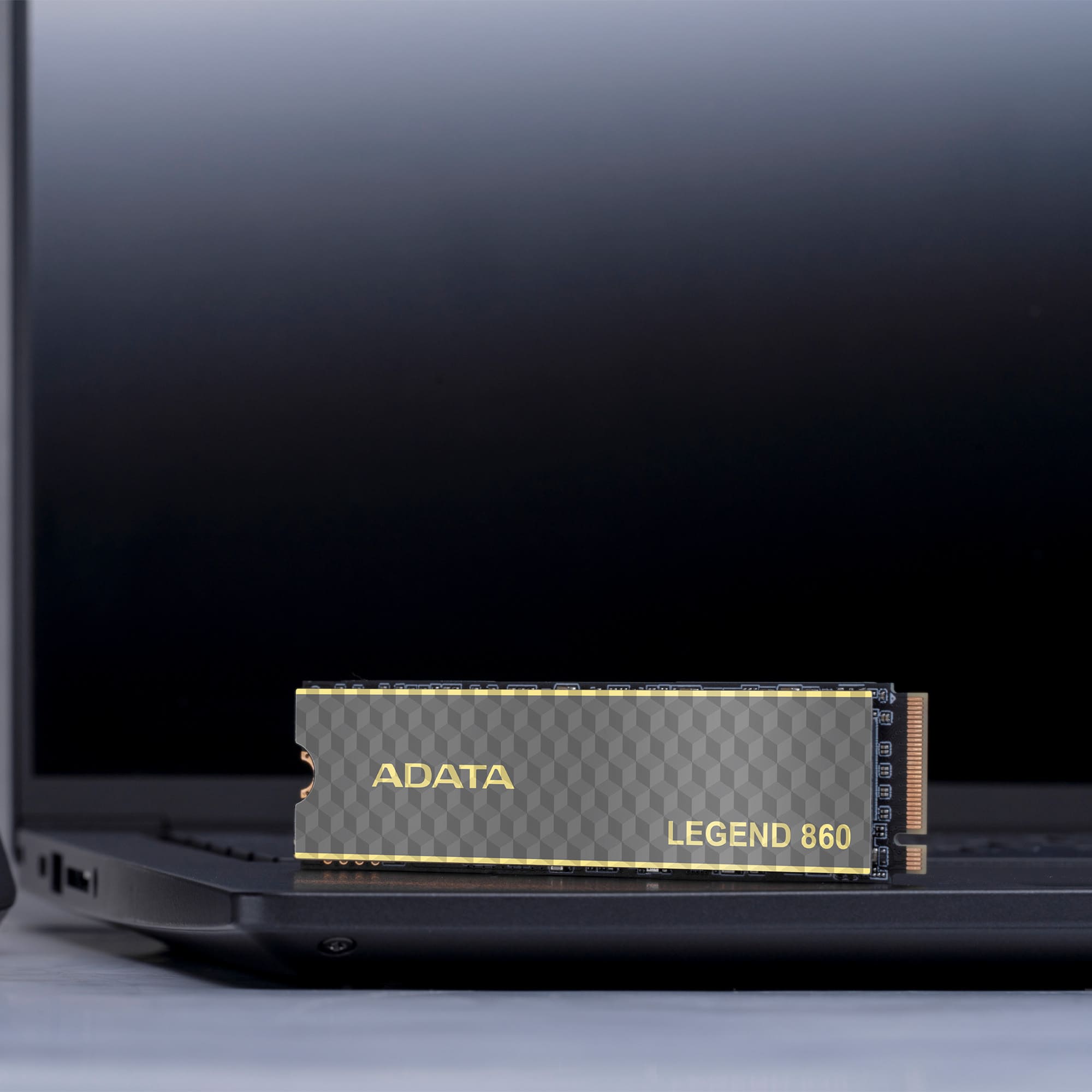 قرص تخزين ADATA LEGEND 860 SSD بسعة 1 تيرابايت PCIe Gen4x4 NVMe M.2 - بسرعة تصل إلى 6000/5000 ميجابايت/ثانية، NVMe 2.0، HMB، LDPC ECC، متوافق مع PS5
