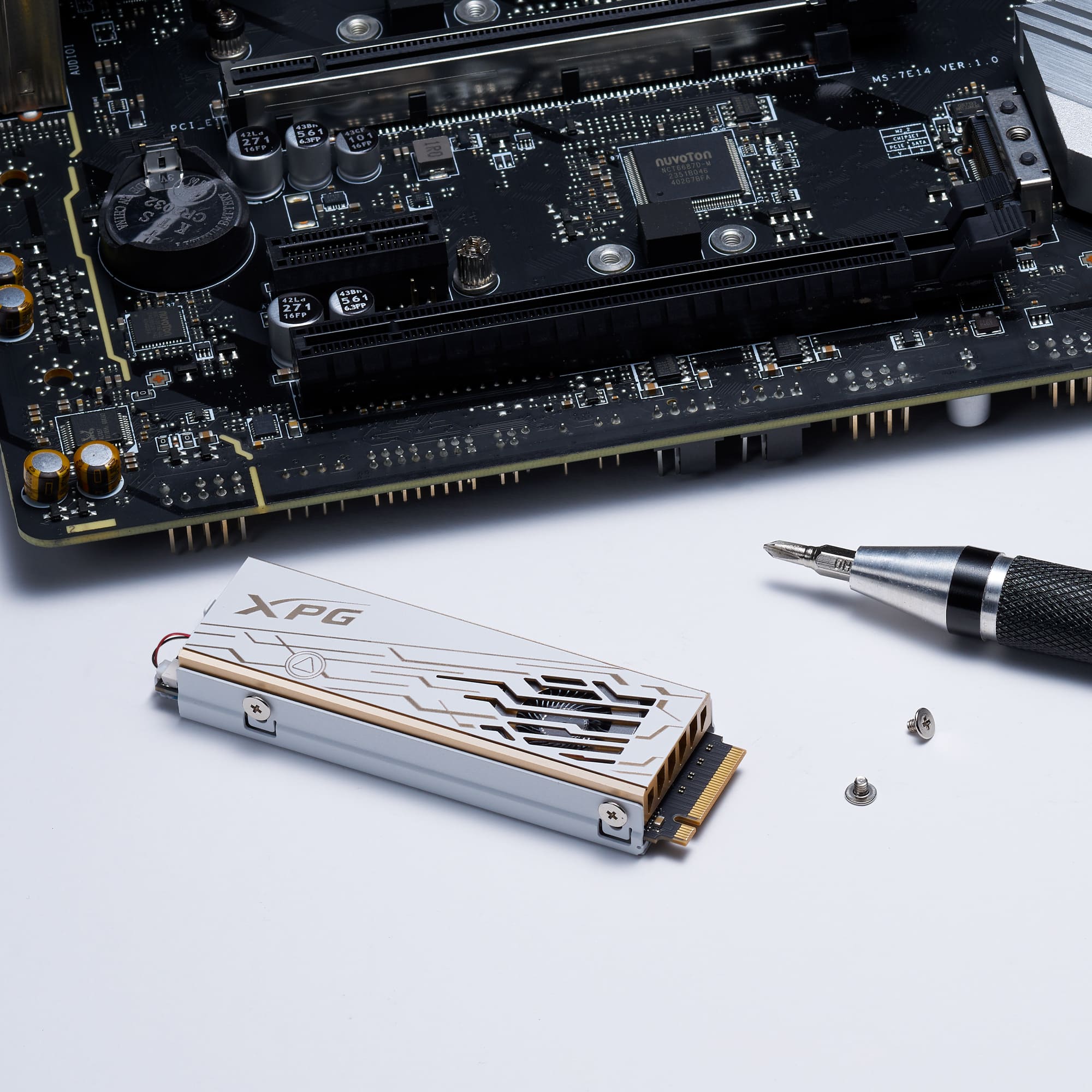 قرص الحالة الصلبة XPG MARS 980 PRO سعة 2 تيرابايت PCIe 5.0 x4 M.2 2280 - NVMe 2.0، بسرعة 14,000/13,000 ميجابايت/ثانية، تبريد نشط بالمروحة، حتى 2 مليون عملية إدخال وإخراج في الثانية