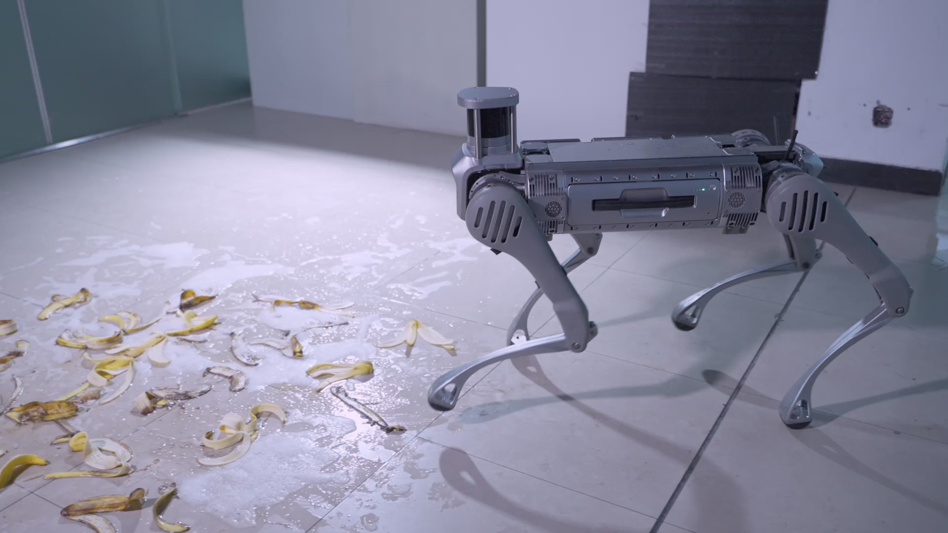 تحميل الفيديو: روبوت Unitree B2 الرباعي للأغراض الصناعية