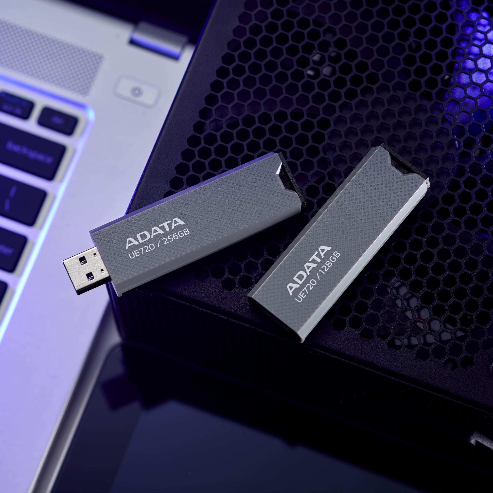 ADATA UE720 USB 3.2 Gen2 Flash Drive 300/290 MB/s SSD-Level