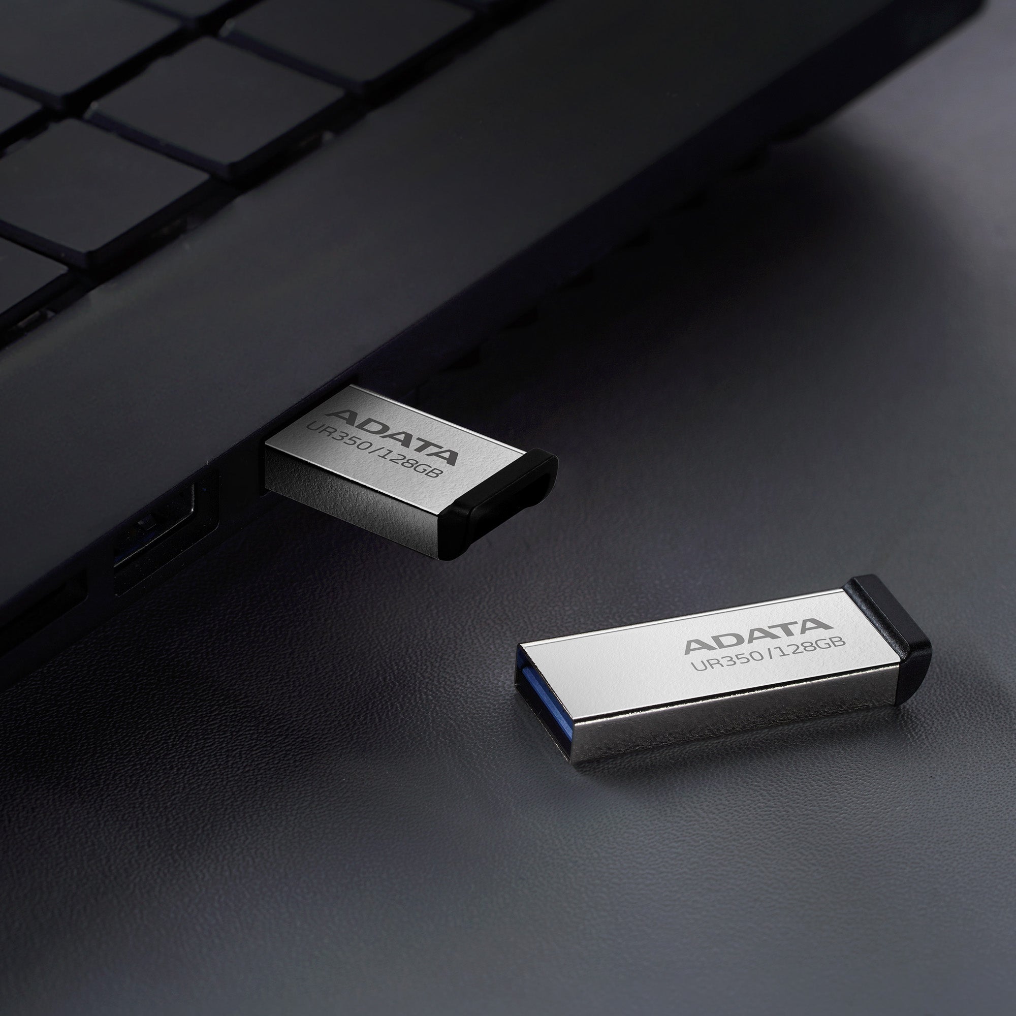 ADATA UR350 محرك فلاش USB