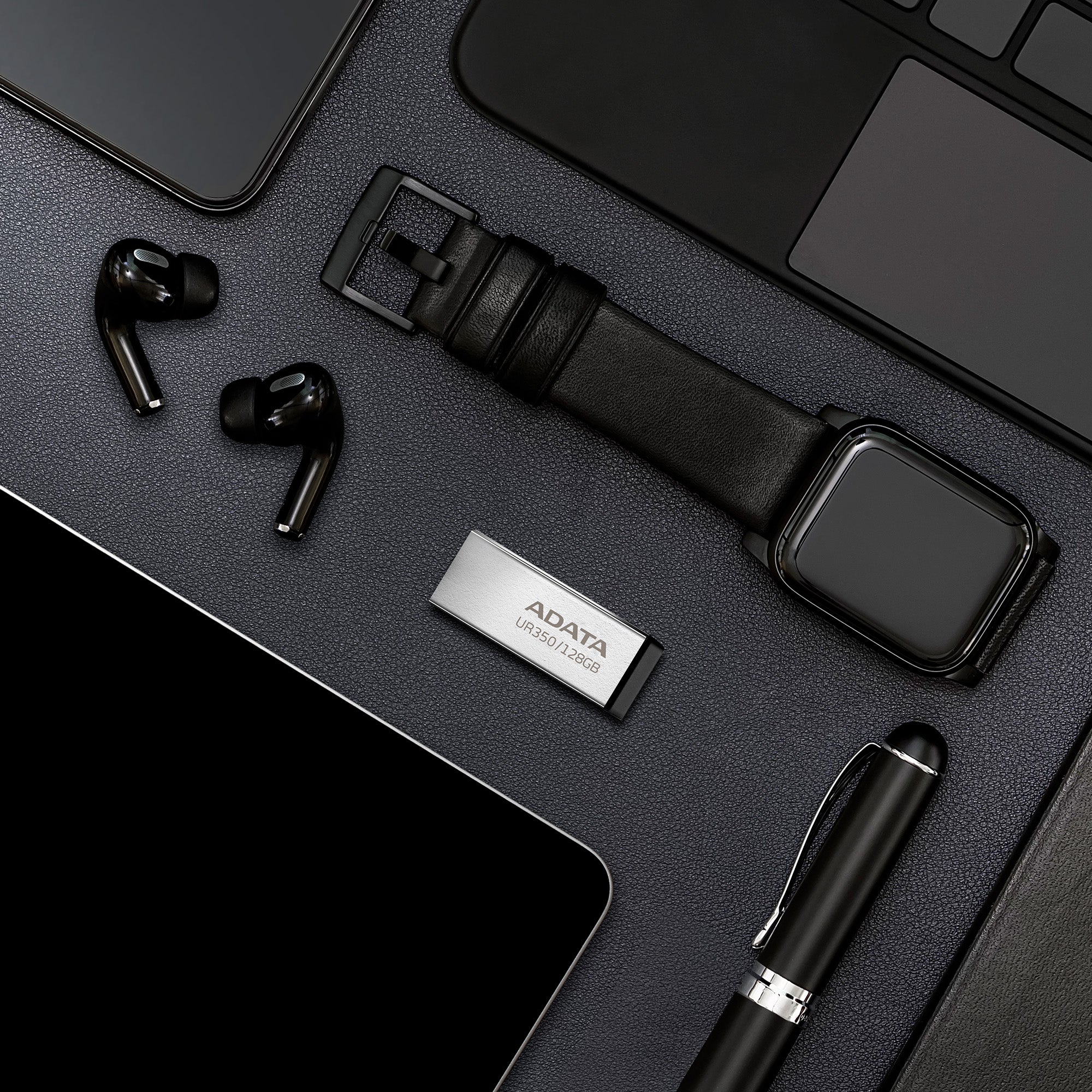 ADATA UR350 محرك فلاش USB